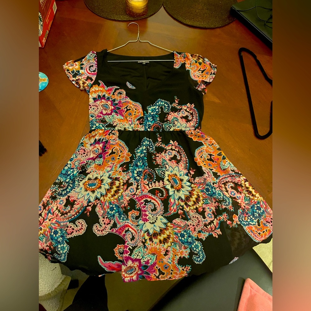 Express Dress Size M. A-Line, soft and flowy! Beautiful flower print. Well made!